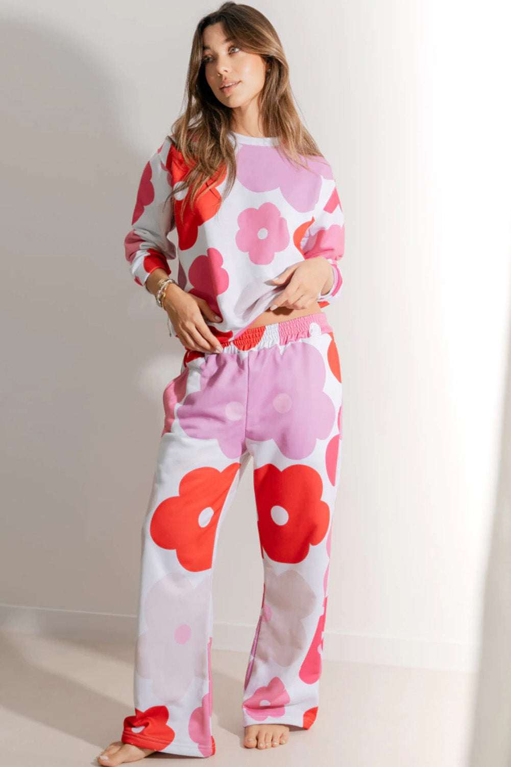 Cozy White Floral Pullover Sweatpants Lounge Outfit