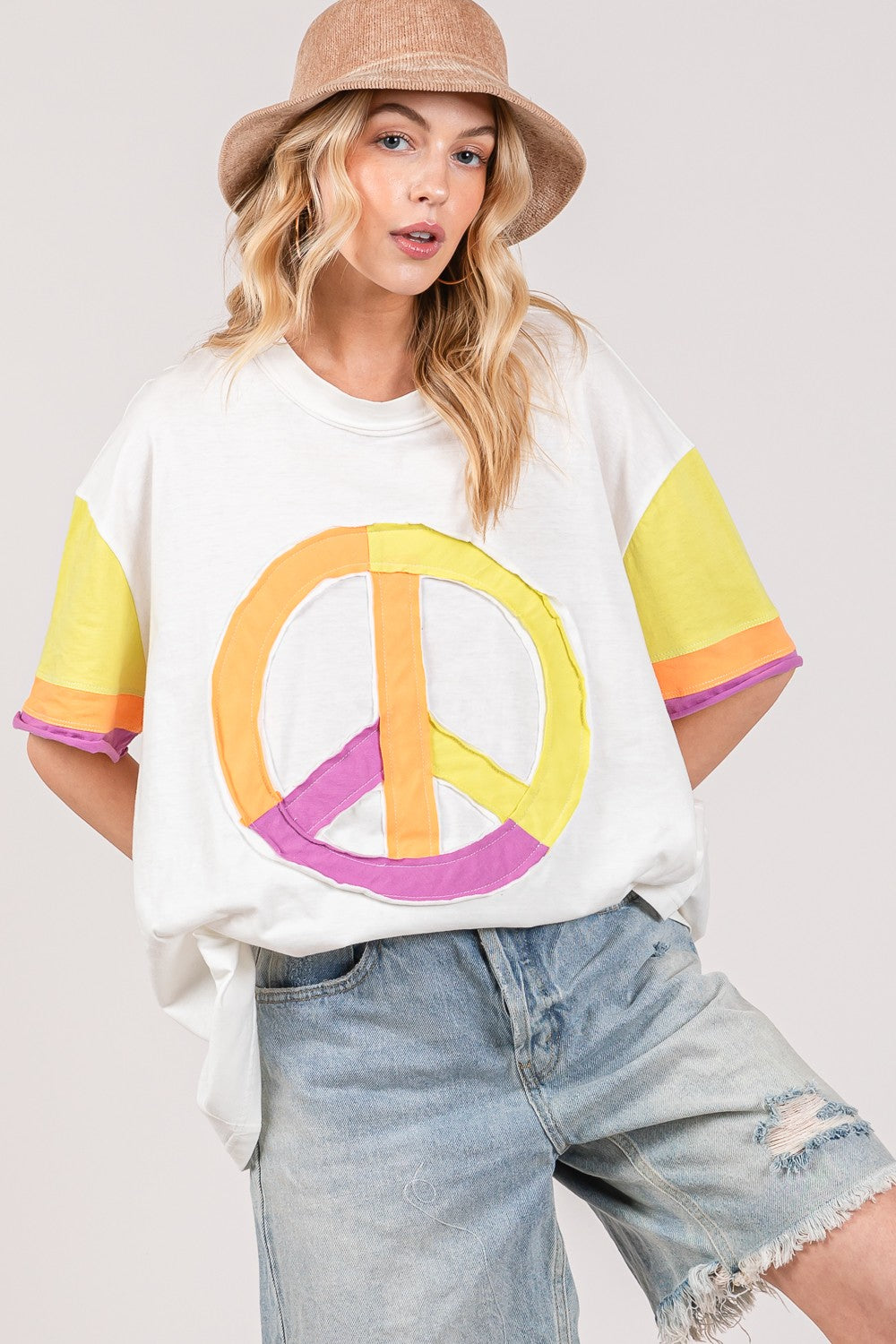 Chic Color Block Peace Applique T-Shirt