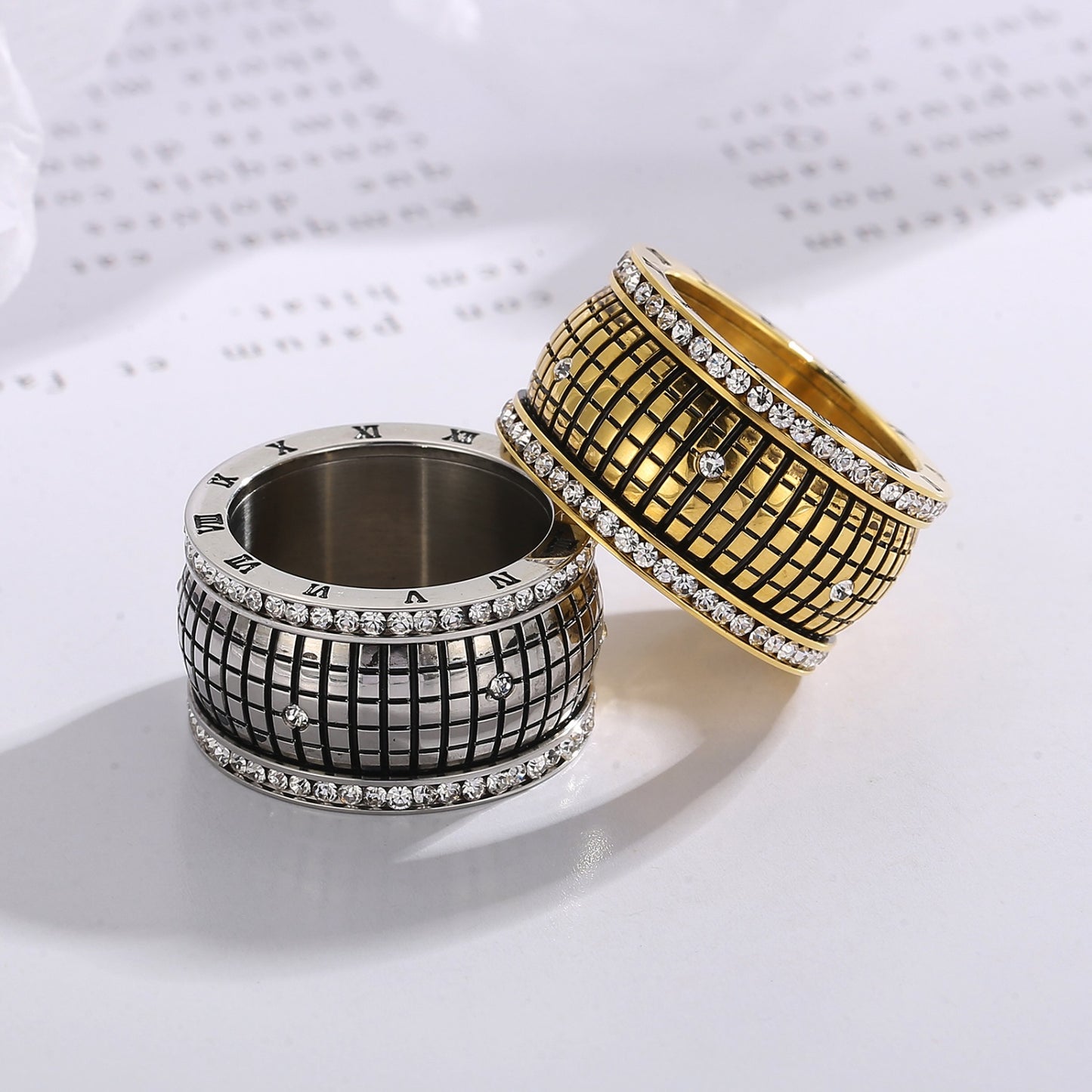 Luxurious Elegant Inlaid Rhinestone Ring