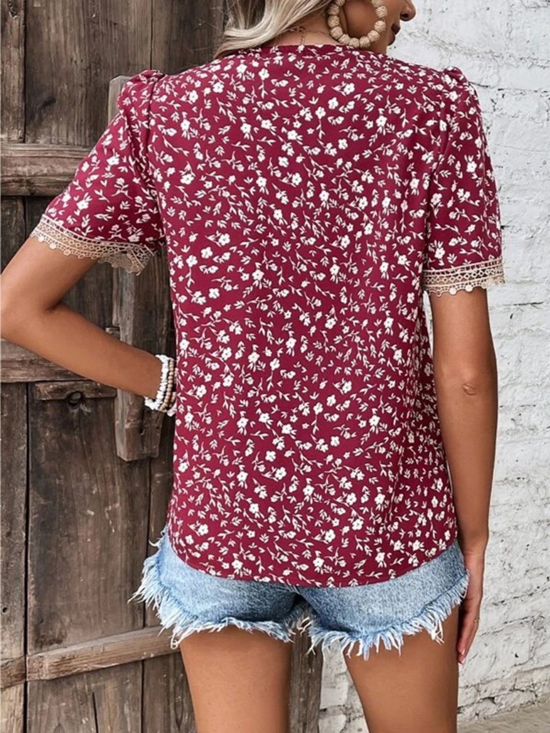 6 The Classy Floral V-Neck Shirt (S - 3X)