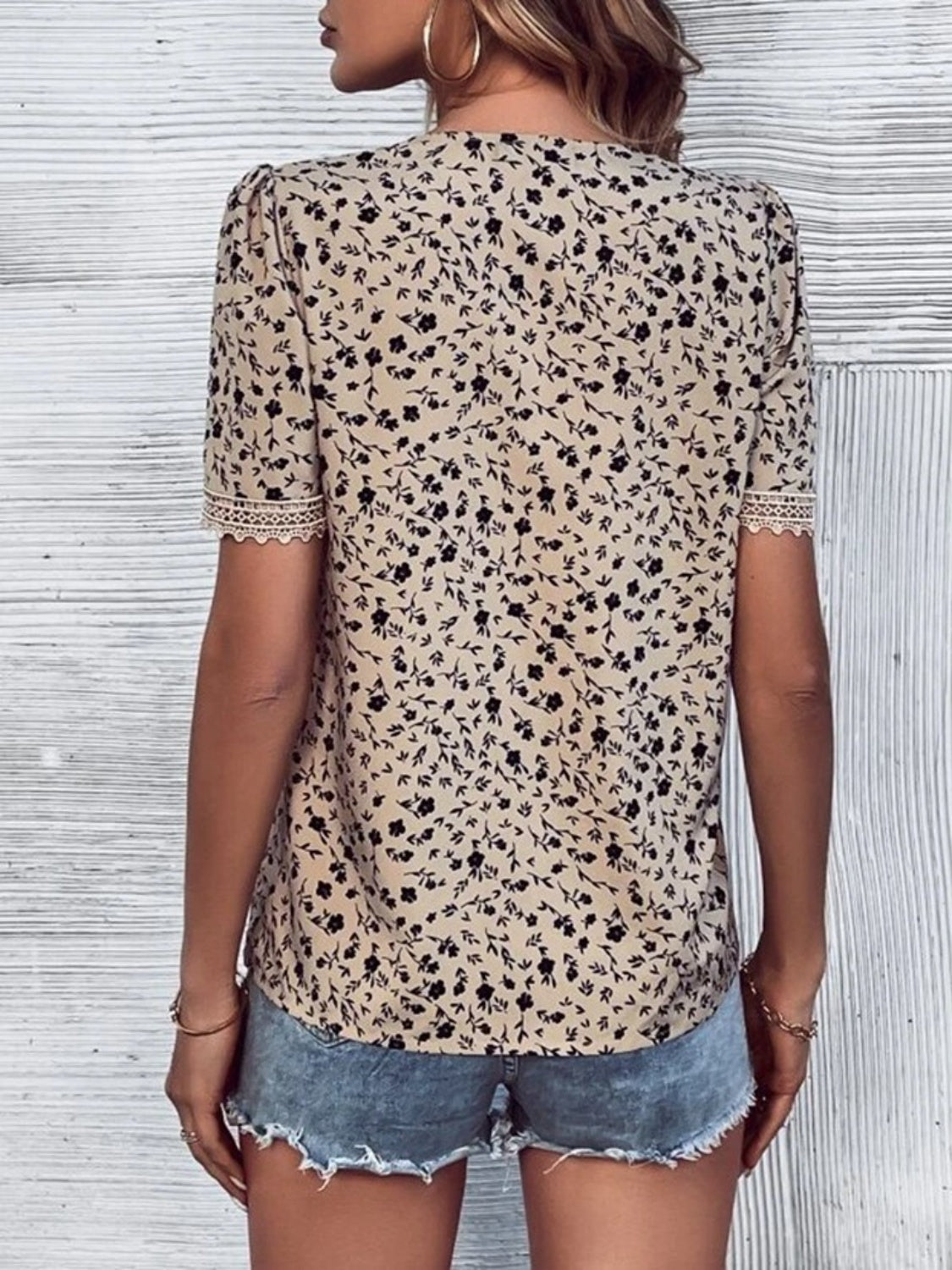 6 The Classy Floral V-Neck Shirt (S - 3X)