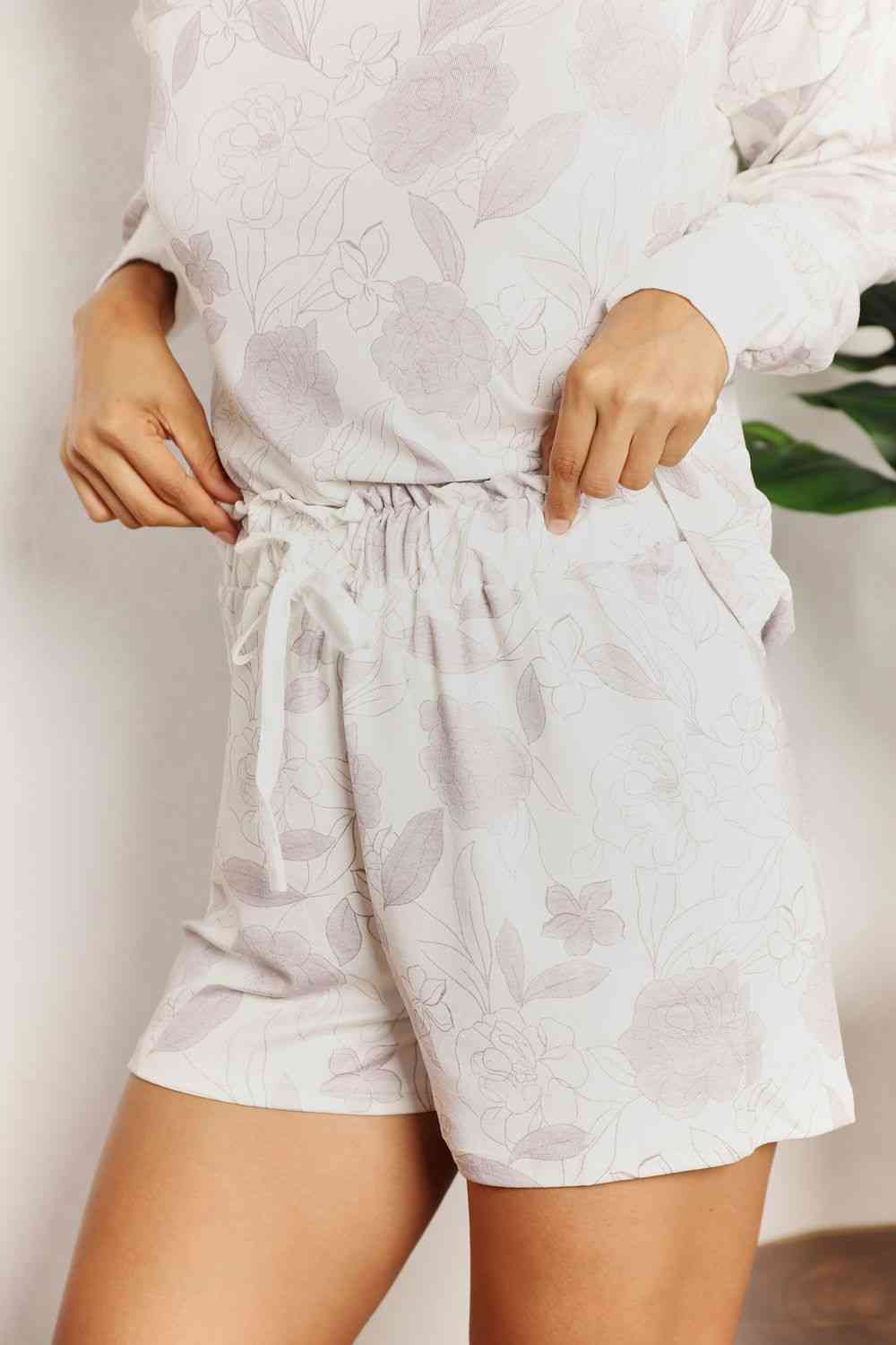 Comfy Floral White Shorts Outfit (S - 2X)
